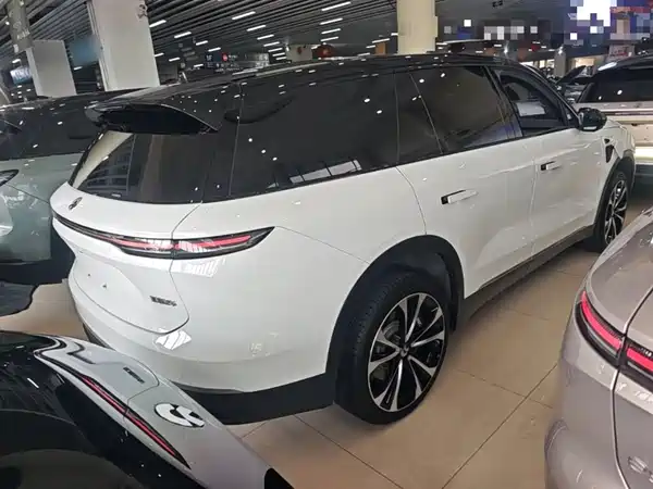 NIO ES8 2024