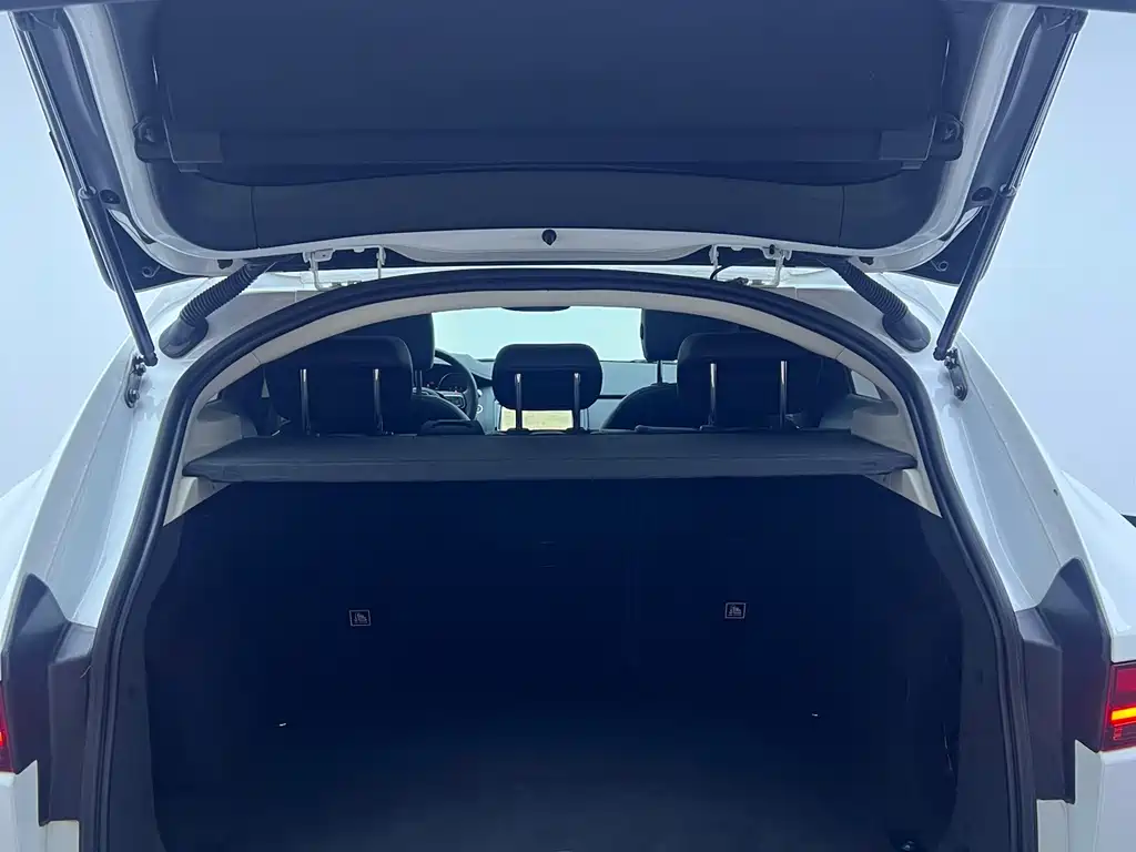 Jaguar E-PACE 2020 — фото 20