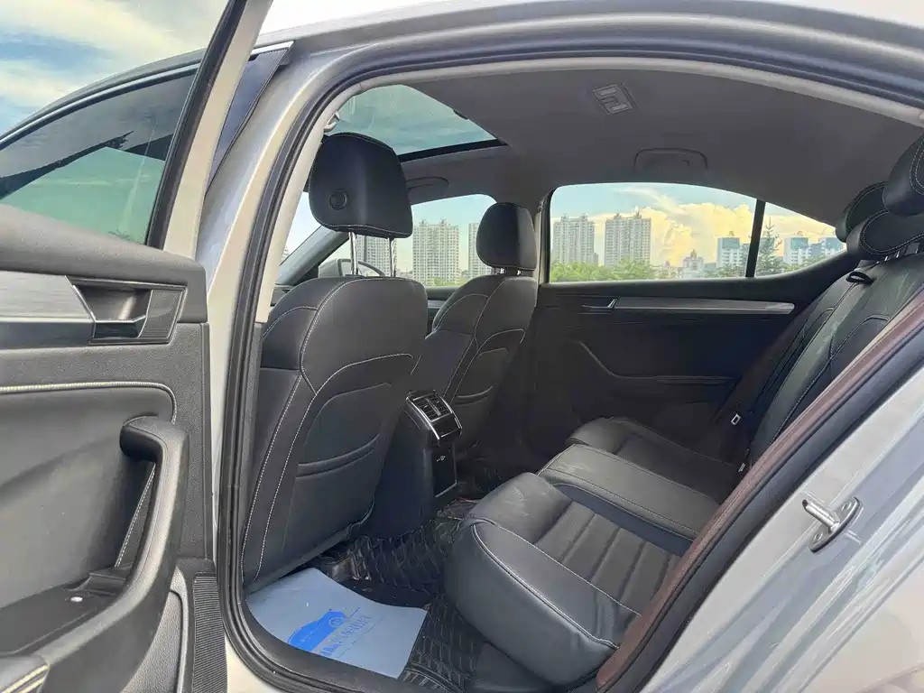 Skoda Superb 2022 — фото 8