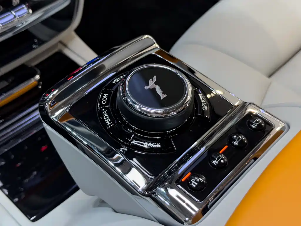 Rolls-Royce Phantom 2023 — фото 13