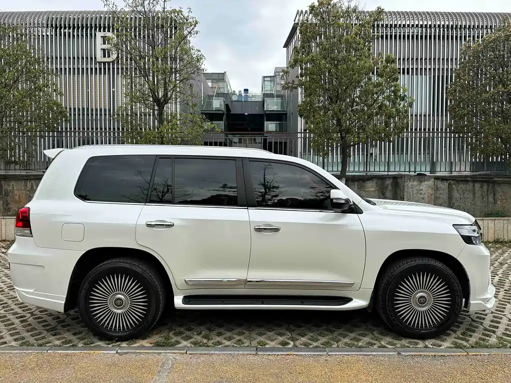 Toyota Land Cruiser 2020 — фото 15