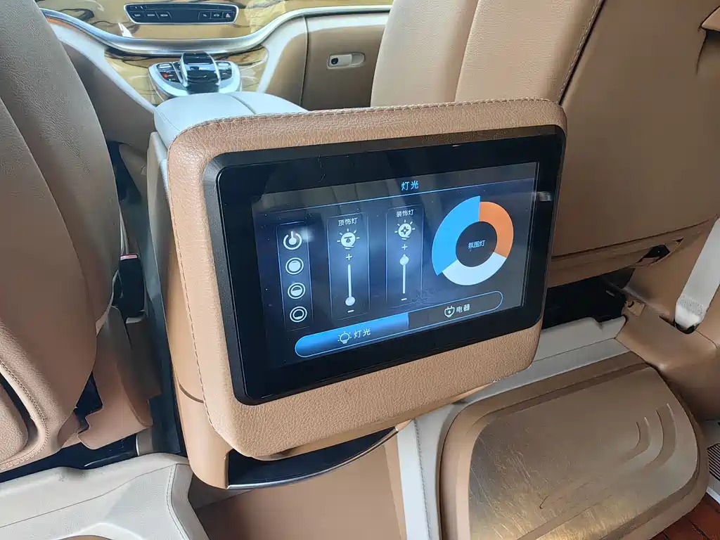 Mercedes-Benz V-Class 2020 — фото 23