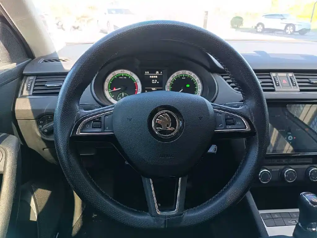 Skoda Octavia 2021 — фото 18