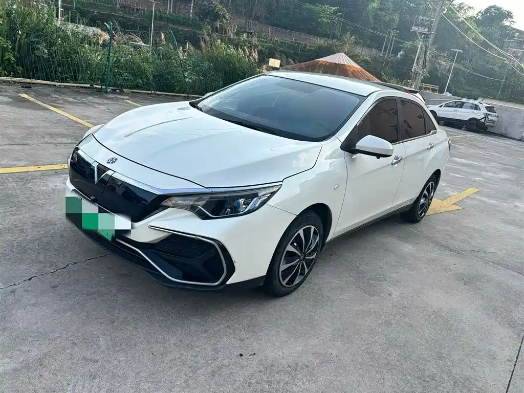 Venucia D60 EV 2022