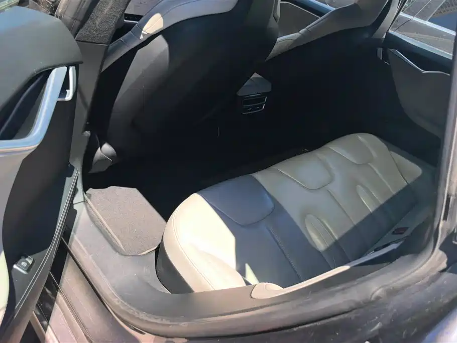 Tesla Model S 2016 — фото 11