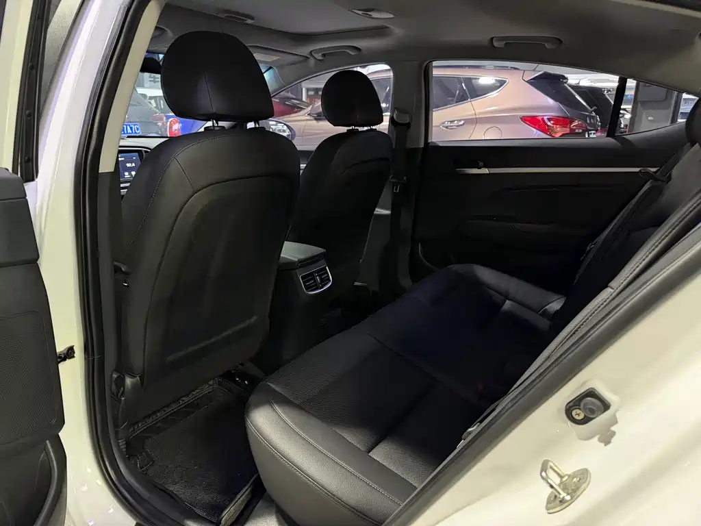 Hyundai Elantra 2018