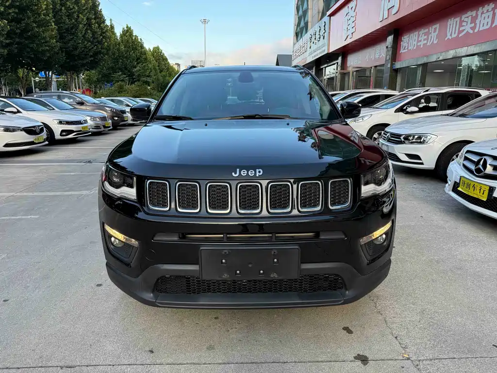 Jeep Compass 2018 — фото 2