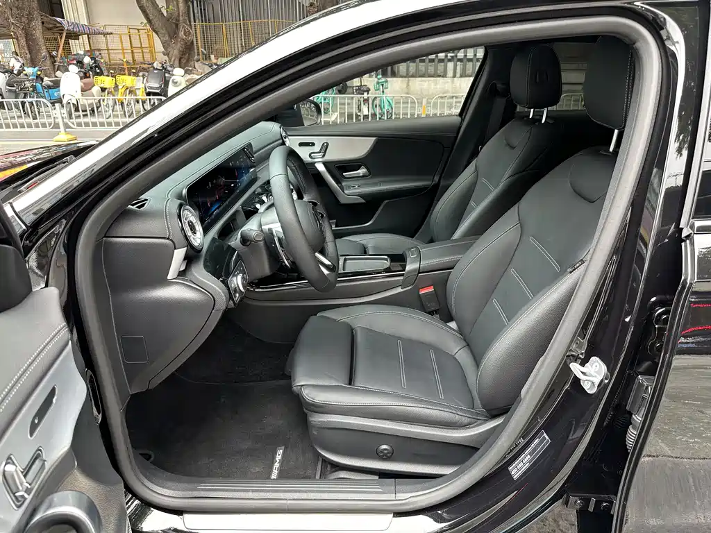 Mercedes-Benz A-Class AMG 2025 — фото 5