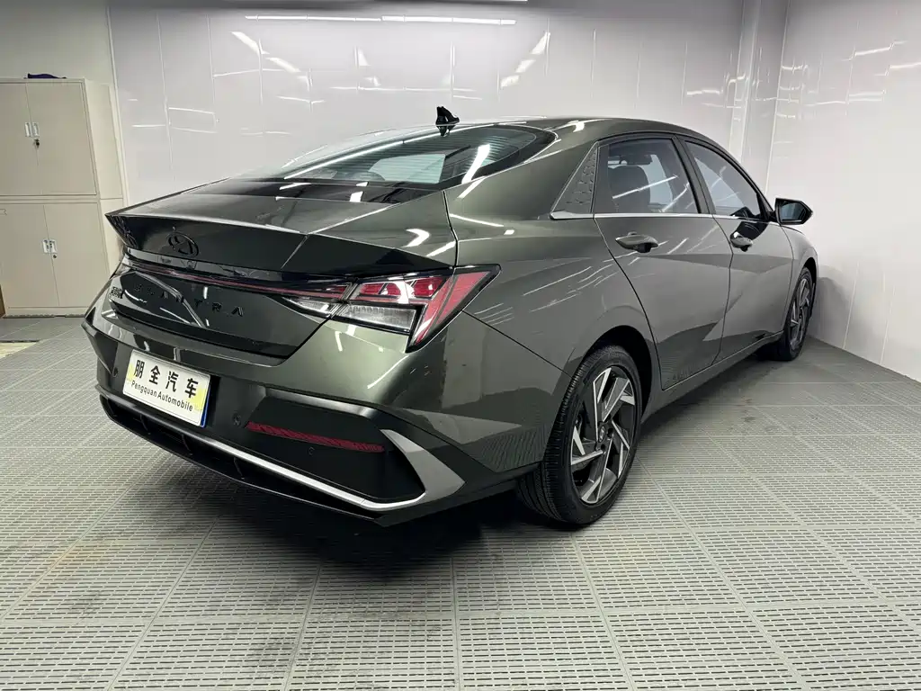 Hyundai Elantra 2023 — фото 15