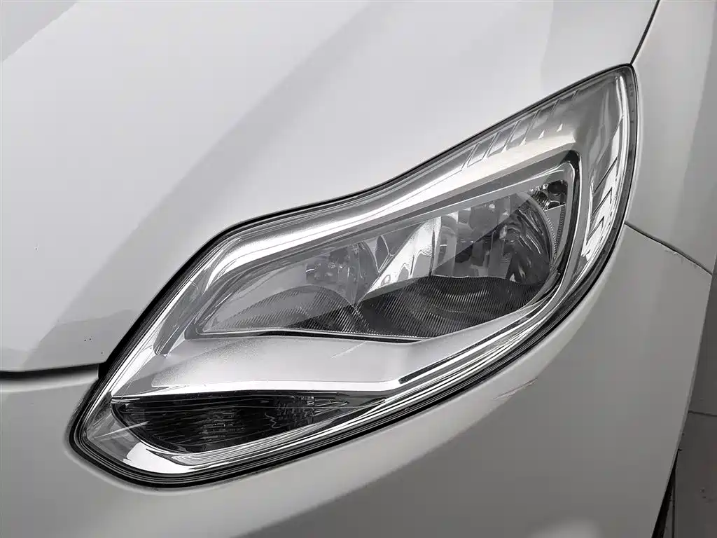 Ford Focus 2015 — фото 7