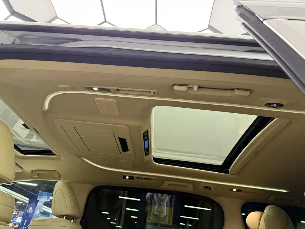 Toyota Alphard 2023 — фото 13