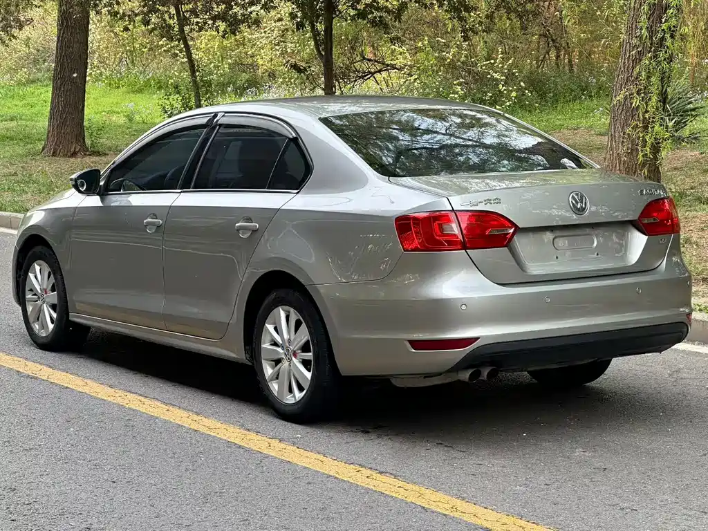 Volkswagen Sagitar 2014