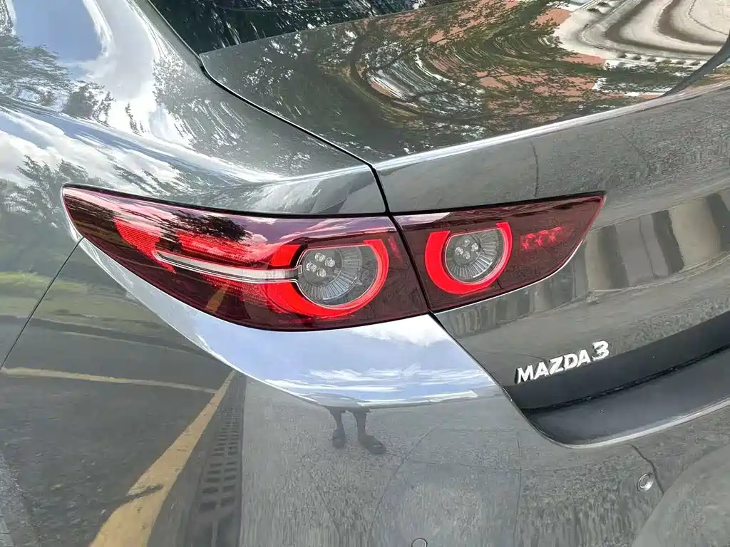 Mazda 3 Axela 2021 — фото 12