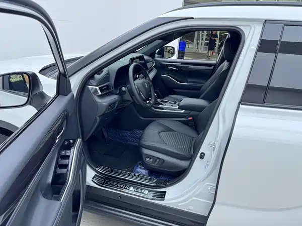 Toyota Crown Kluger 2021
