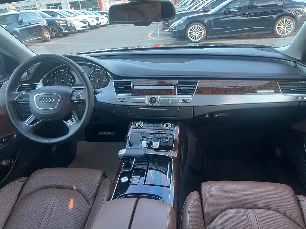 Audi A8 2017 — фото 23