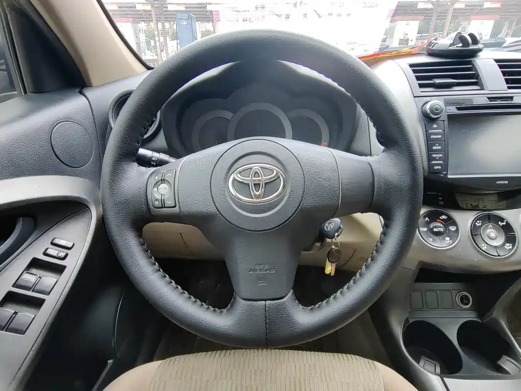 Toyota RAV4 2013 — фото 16