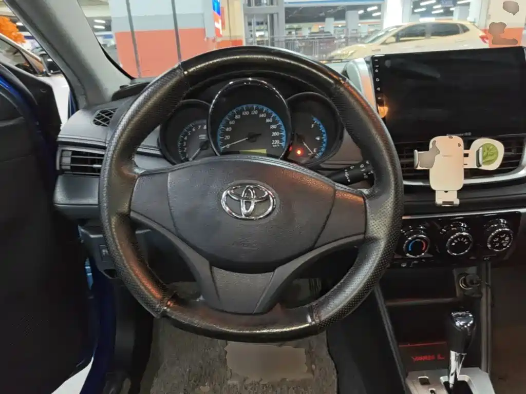 Toyota Yaris L 2018 — фото 11