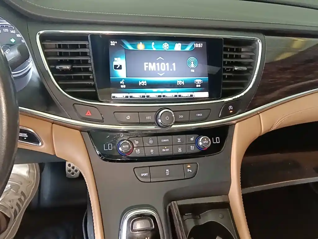Buick LaCrosse 2017 — фото 13
