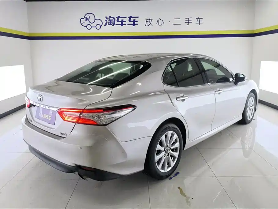 Toyota Camry 2020 — фото 3