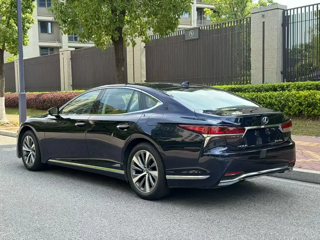 Lexus LS 2020 — фото 13