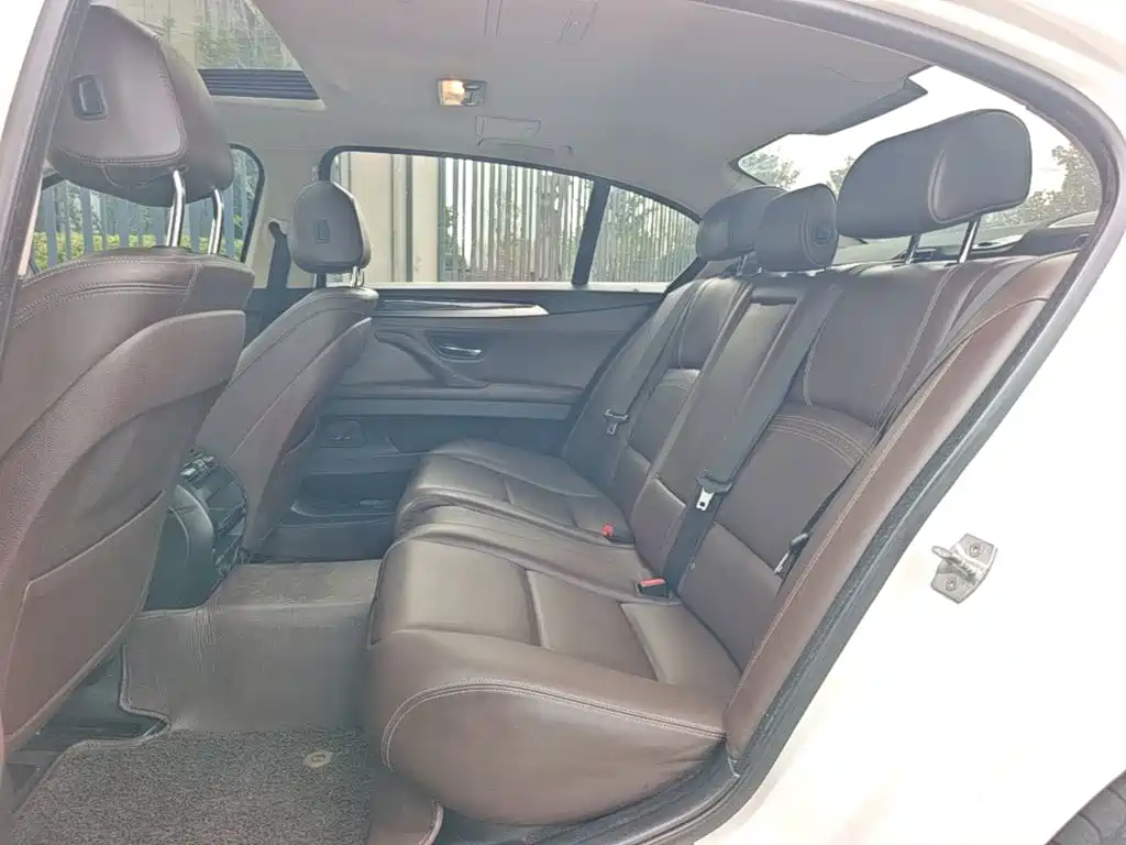 BMW 5 Series 2015 — фото 17