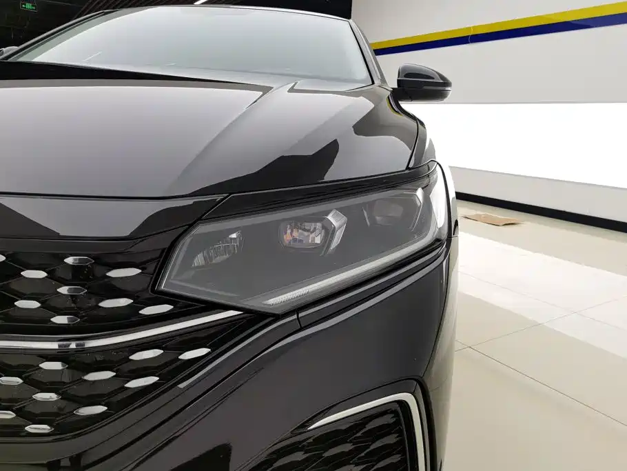 Volkswagen Passat 2024