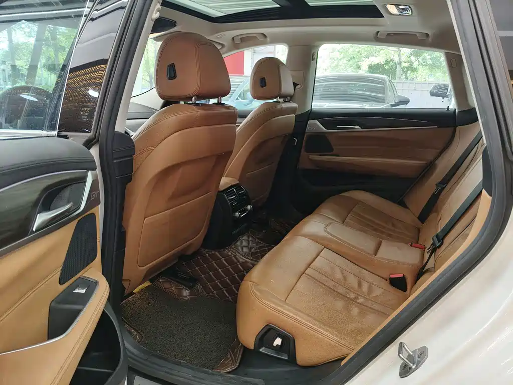 BMW 6 Series GT 2019 — фото 14