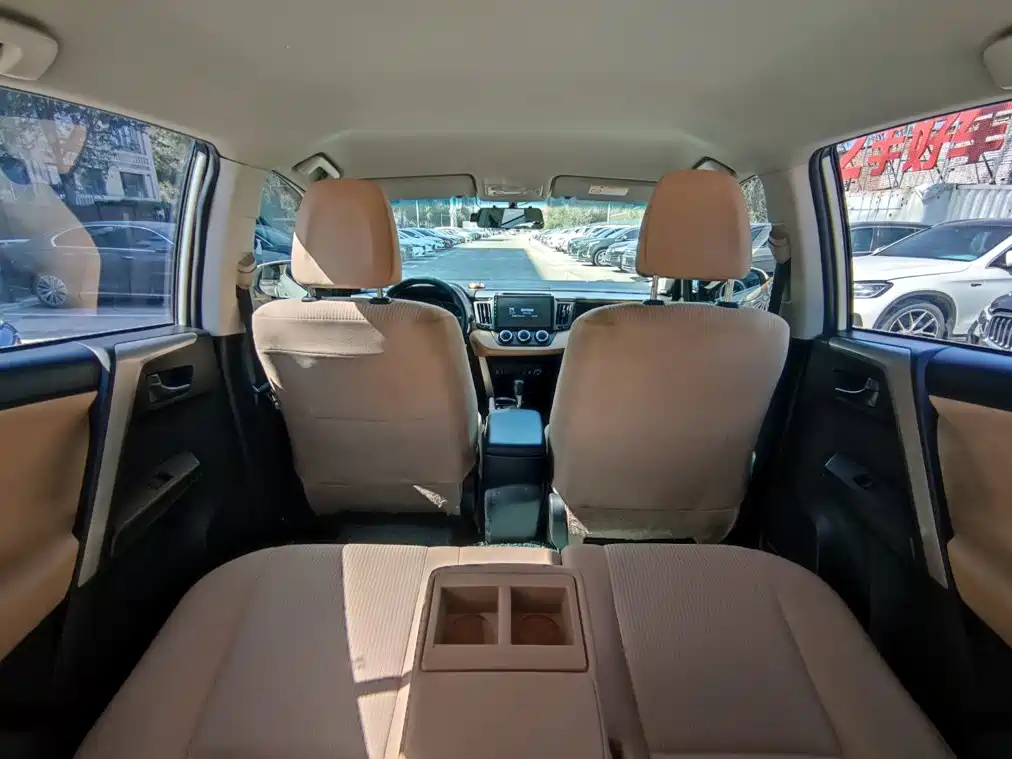 Toyota RAV4 2017 — фото 16