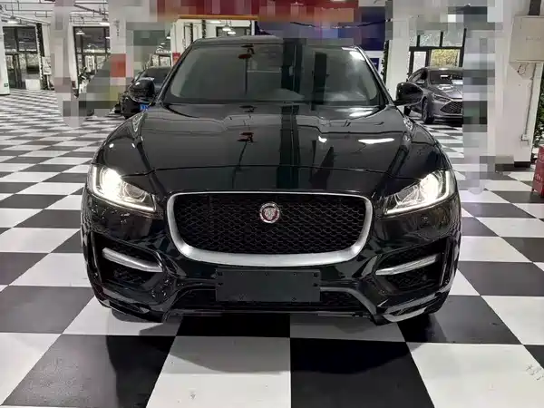Jaguar F-PACE 2016