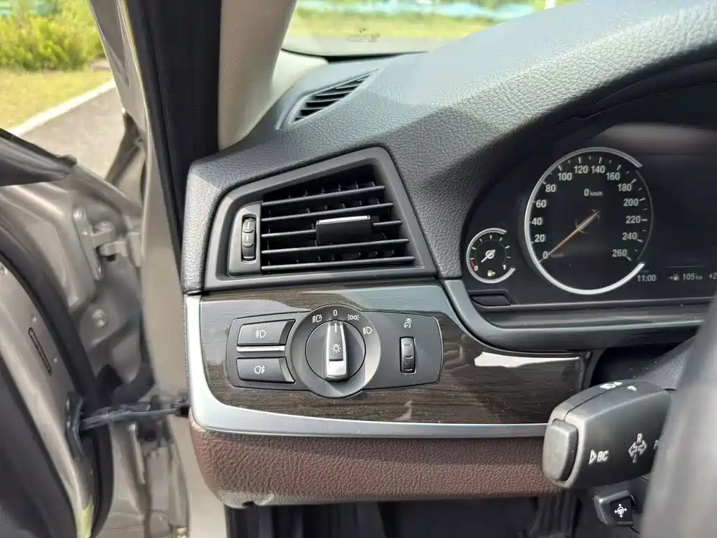 BMW 5 Series 2016 — фото 17