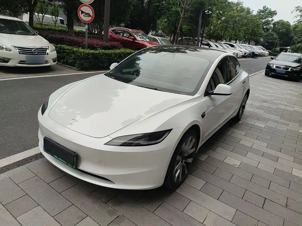 Tesla Model 3 2023 — фото 1