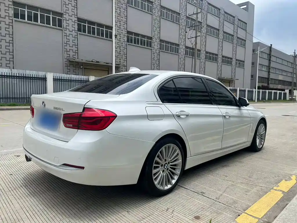 BMW 3 Series 2018 — фото 8