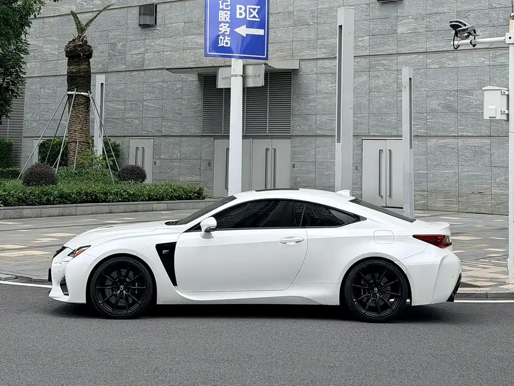 Lexus RC F 2016 — фото 3