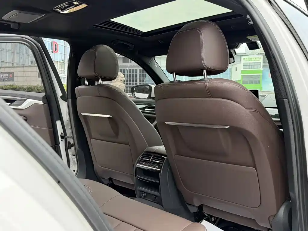 BMW 5 Series 2019 — фото 12