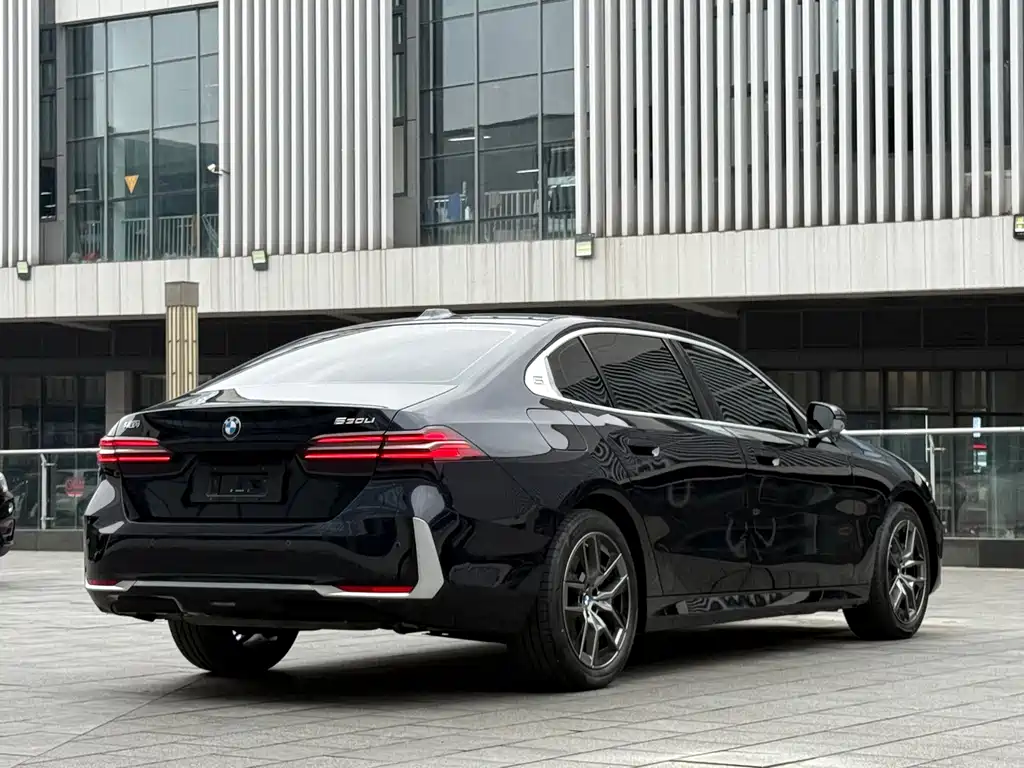 BMW 5 Series 2025