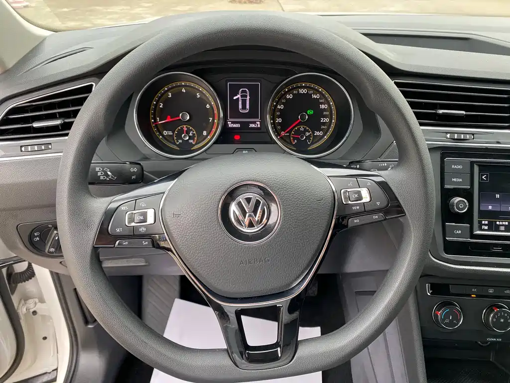 Volkswagen Tiguan L 2021 — фото 10