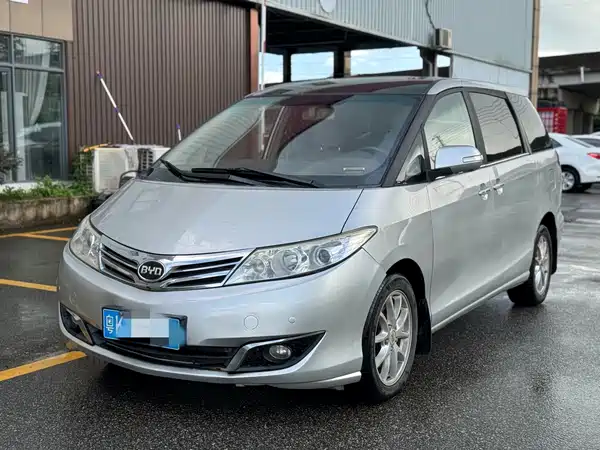BYD M6 2013