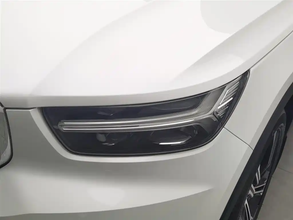 Volvo XC40 2019 — фото 7