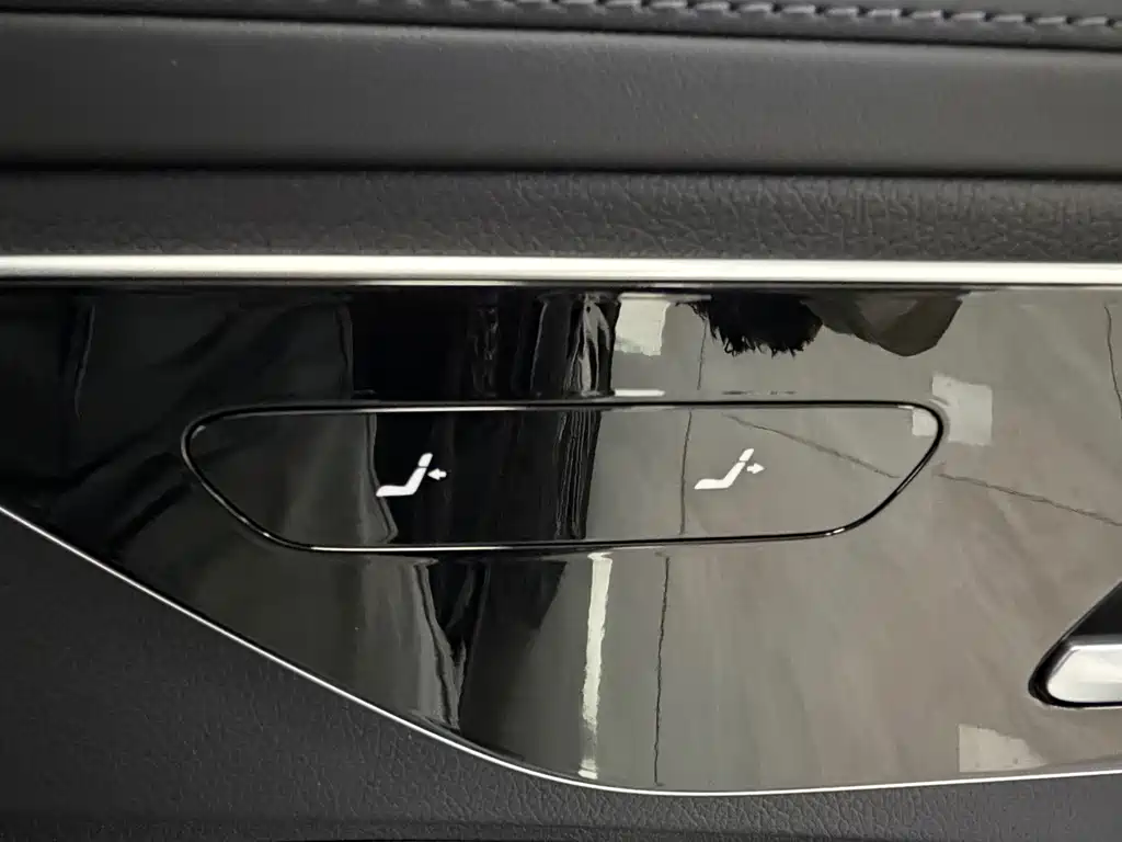 Mercedes-Benz C-Class 2024 — фото 13