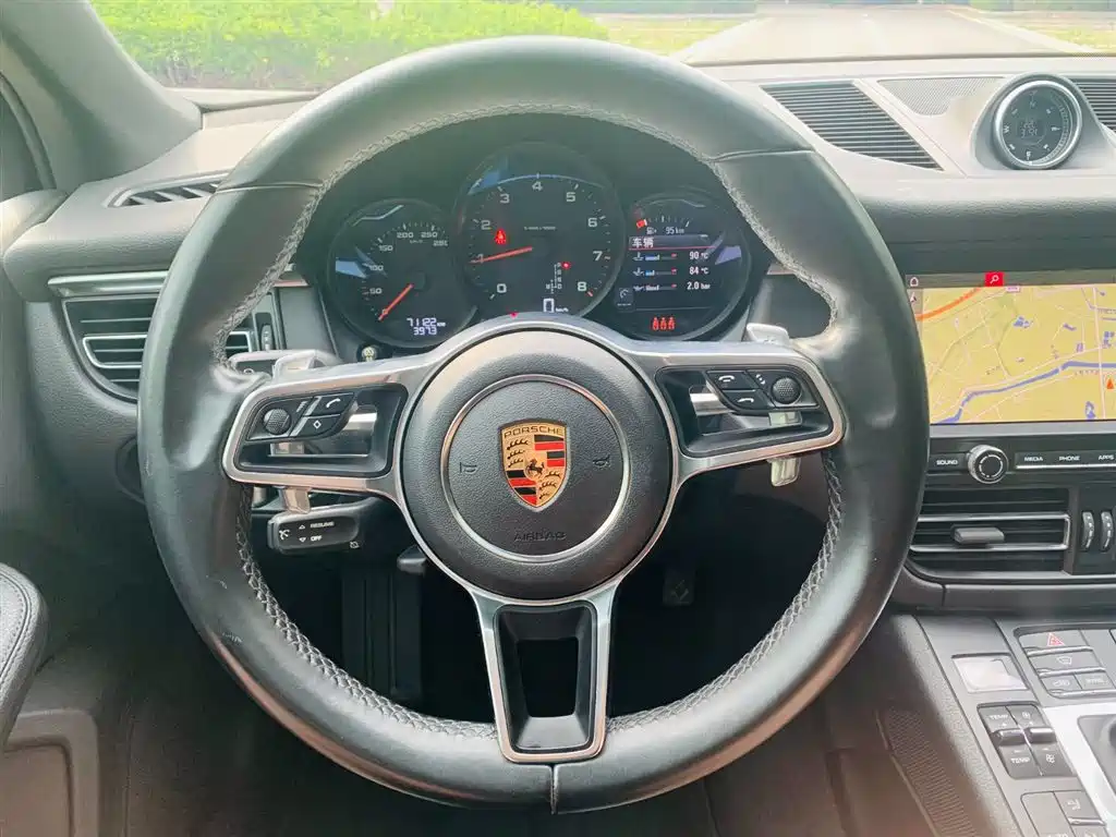 Porsche Macan 2019 — фото 18