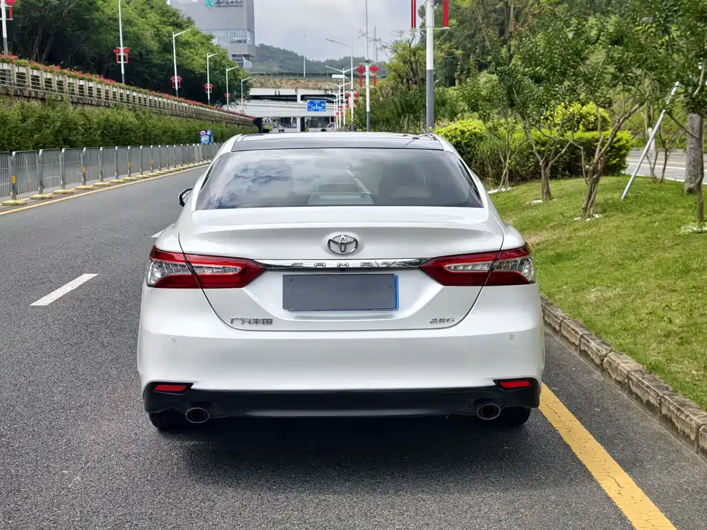 Toyota Camry 2019 — фото 4