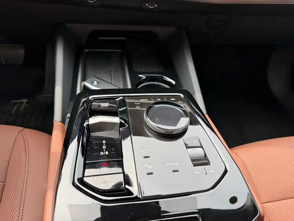 BMW i5 2025 — фото 6