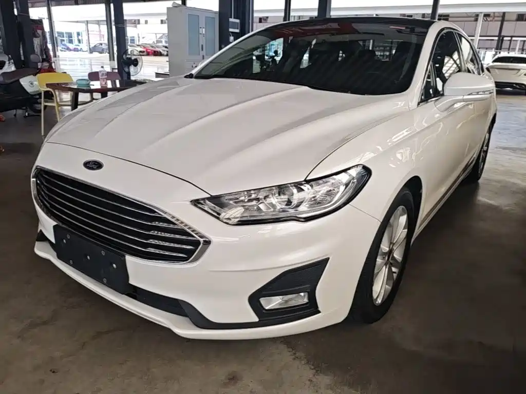 Ford Mondeo 2022 — фото 1