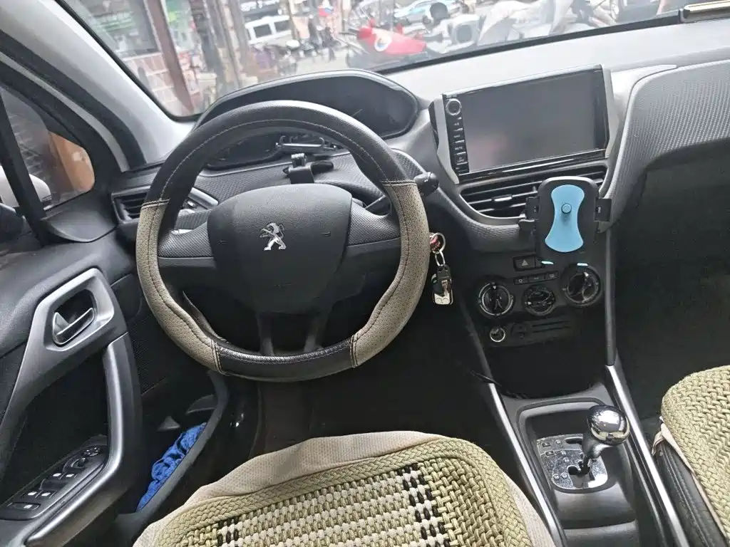 Peugeot 2008 2015 — фото 6