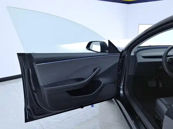 Tesla Model 3 2025