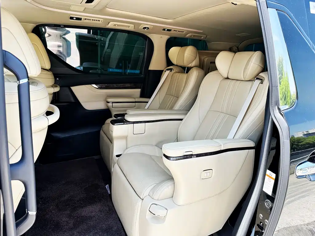 Toyota Alphard 2022 — фото 11