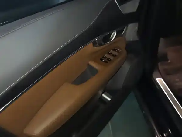 Volvo XC90 Plug-In Hybrid 2021