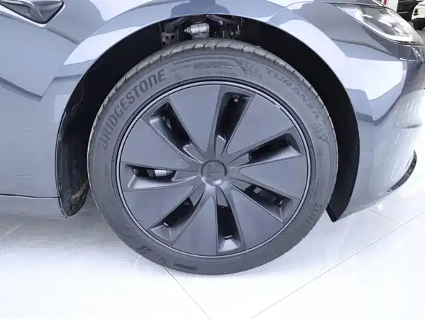 Tesla Model 3 2025