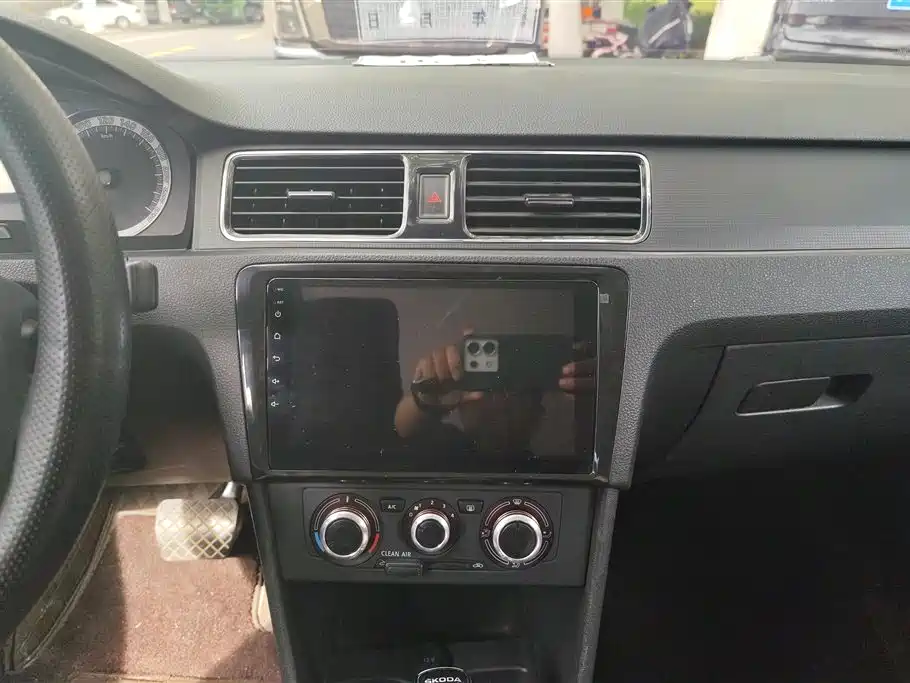 Skoda Rapid 2019 — фото 12