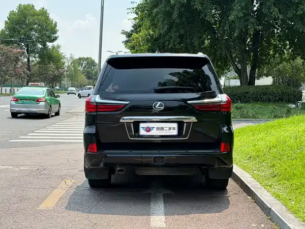 Lexus LX 2018